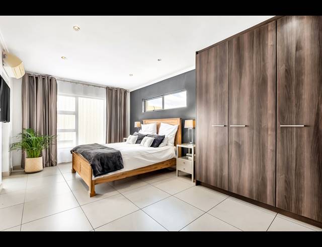 2 BEDROOM APARTMENT FOR SALE IN SANDOWN